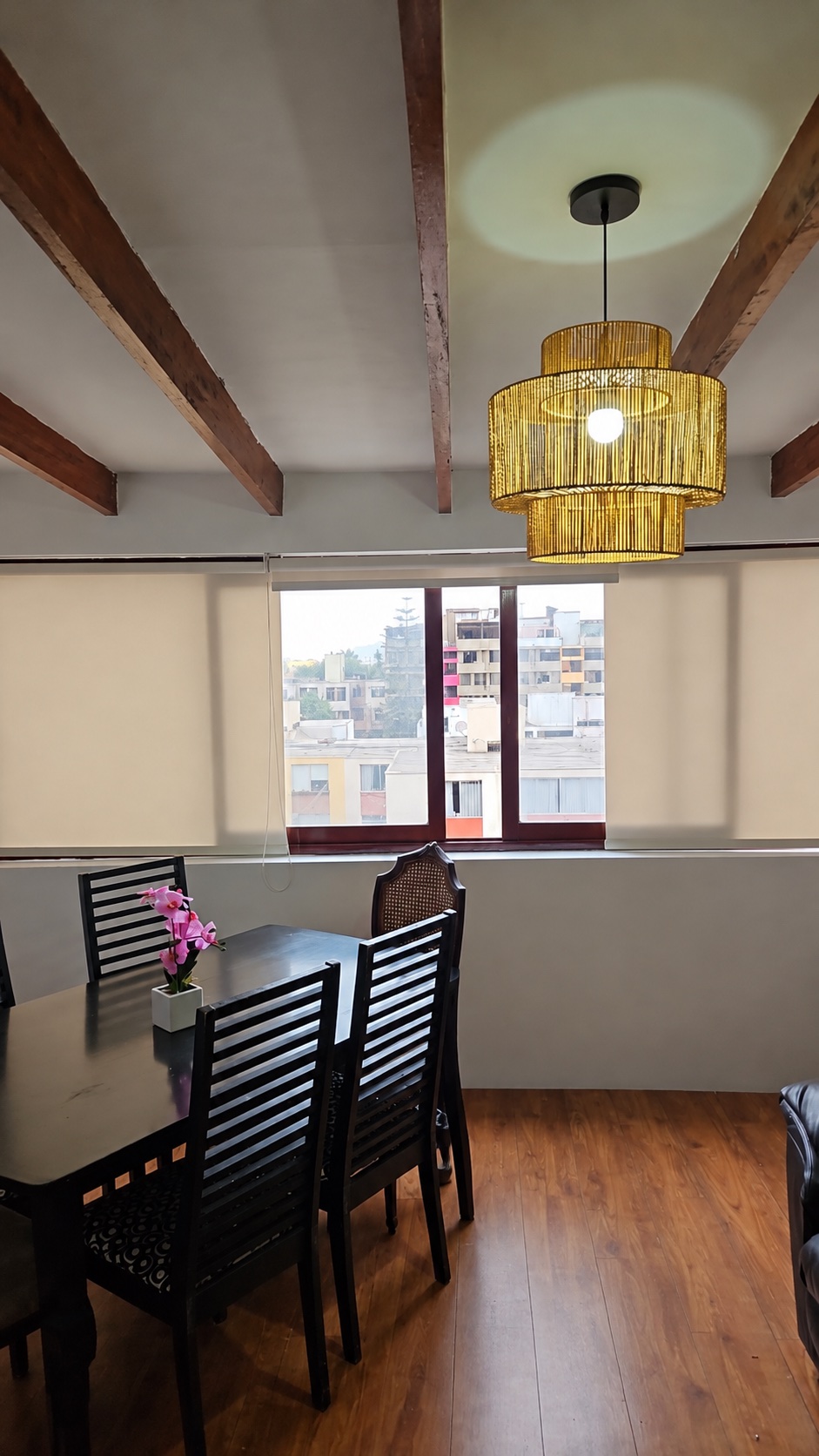 Sala comedor del departamento donde se alquila la habitación amoblada en Surco
